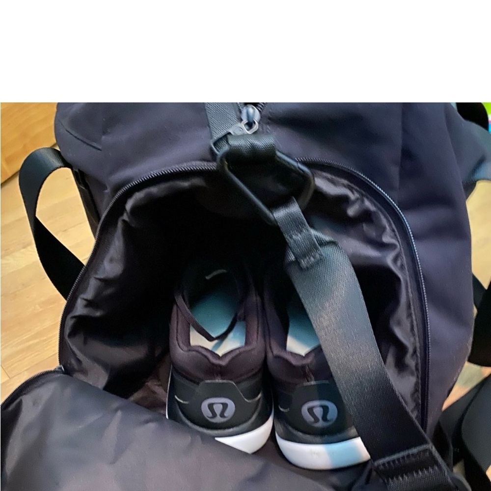 lululemon athletica Black Command the Day Duffle Bag 37ml - Picture 10 of 12